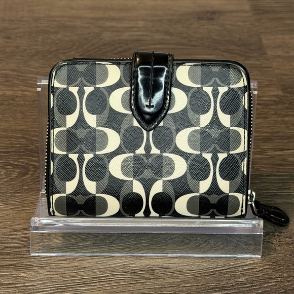 Coach Peyton Dream C Signature Zip Around Wallet - Picture 2 of 11